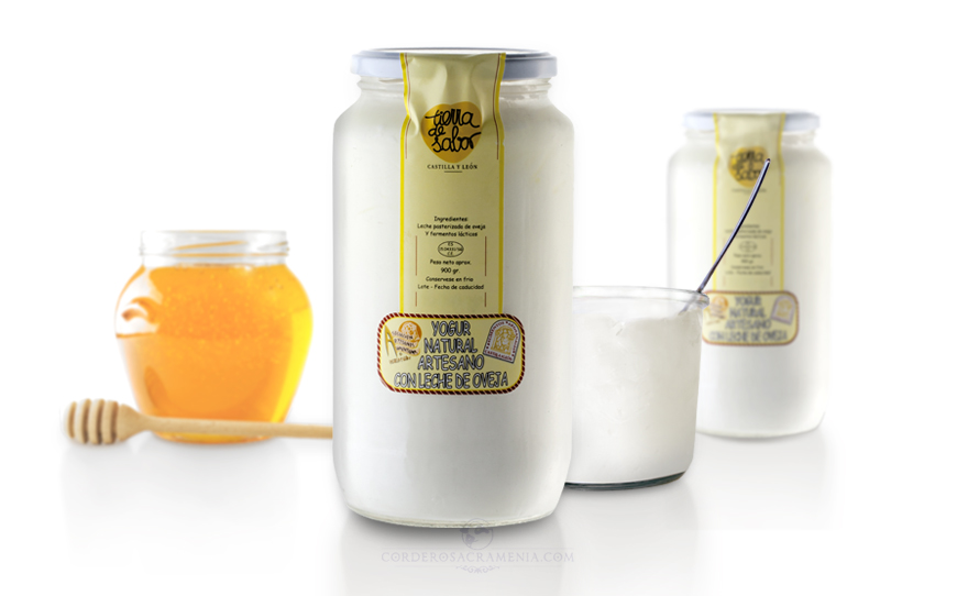 Yogur natural artesano de leche de oveja Yogur natural artesano de leche de oveja